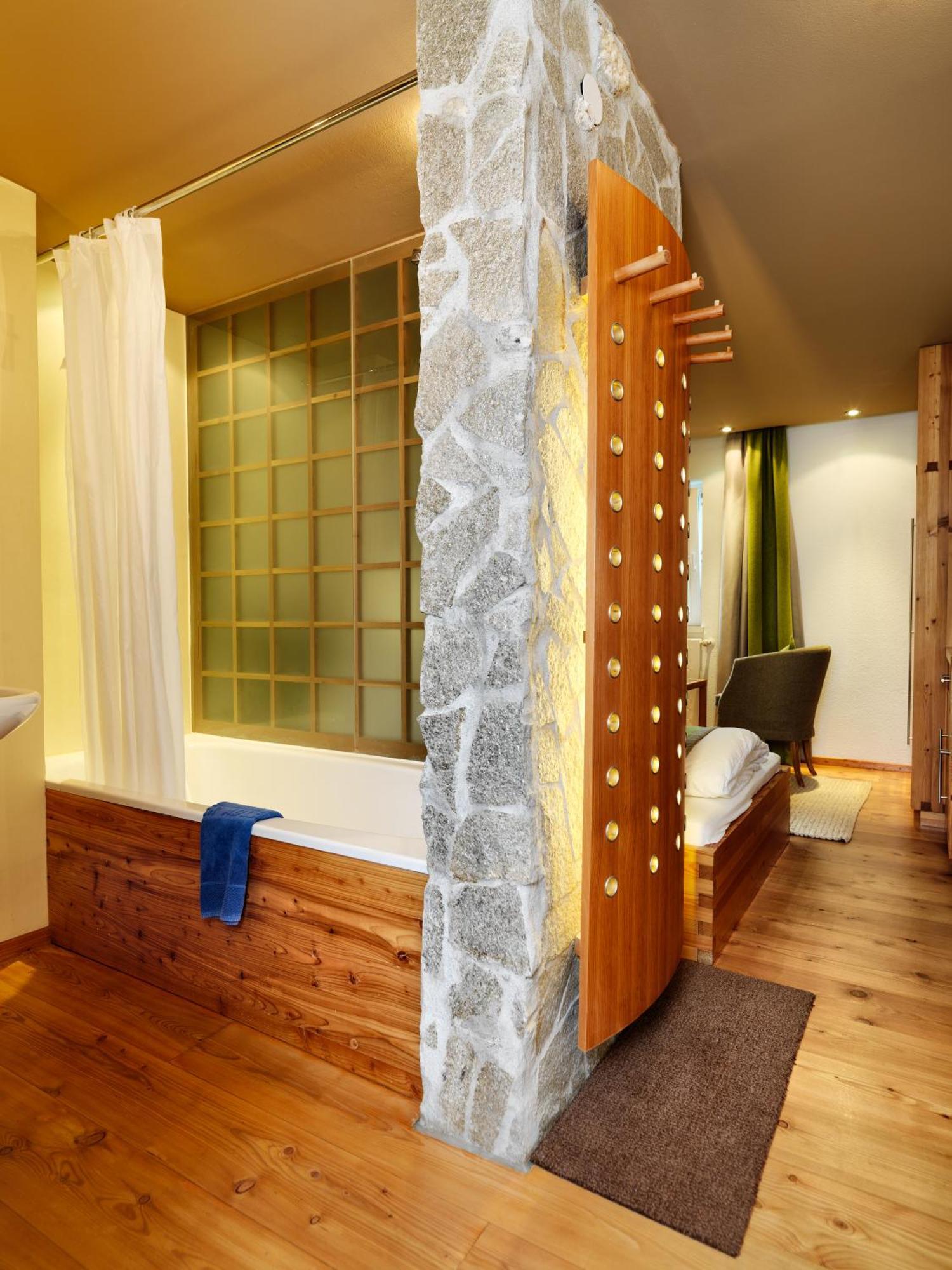 Goldener Adler - Im Sommer Silvretta Card Premium Inkludiert